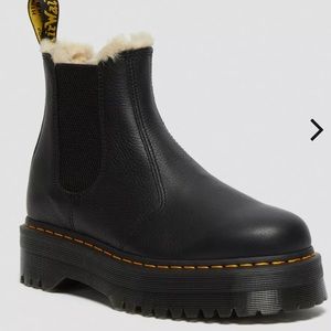 2976 FAUX FUR LINED PLATFORM CHELSEA BOOTS Size 8W